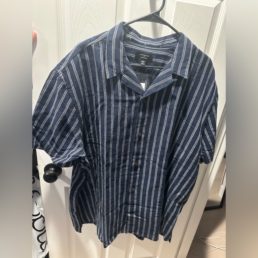 Banana republic men’s linen blend  Navy and White Striped Shirt